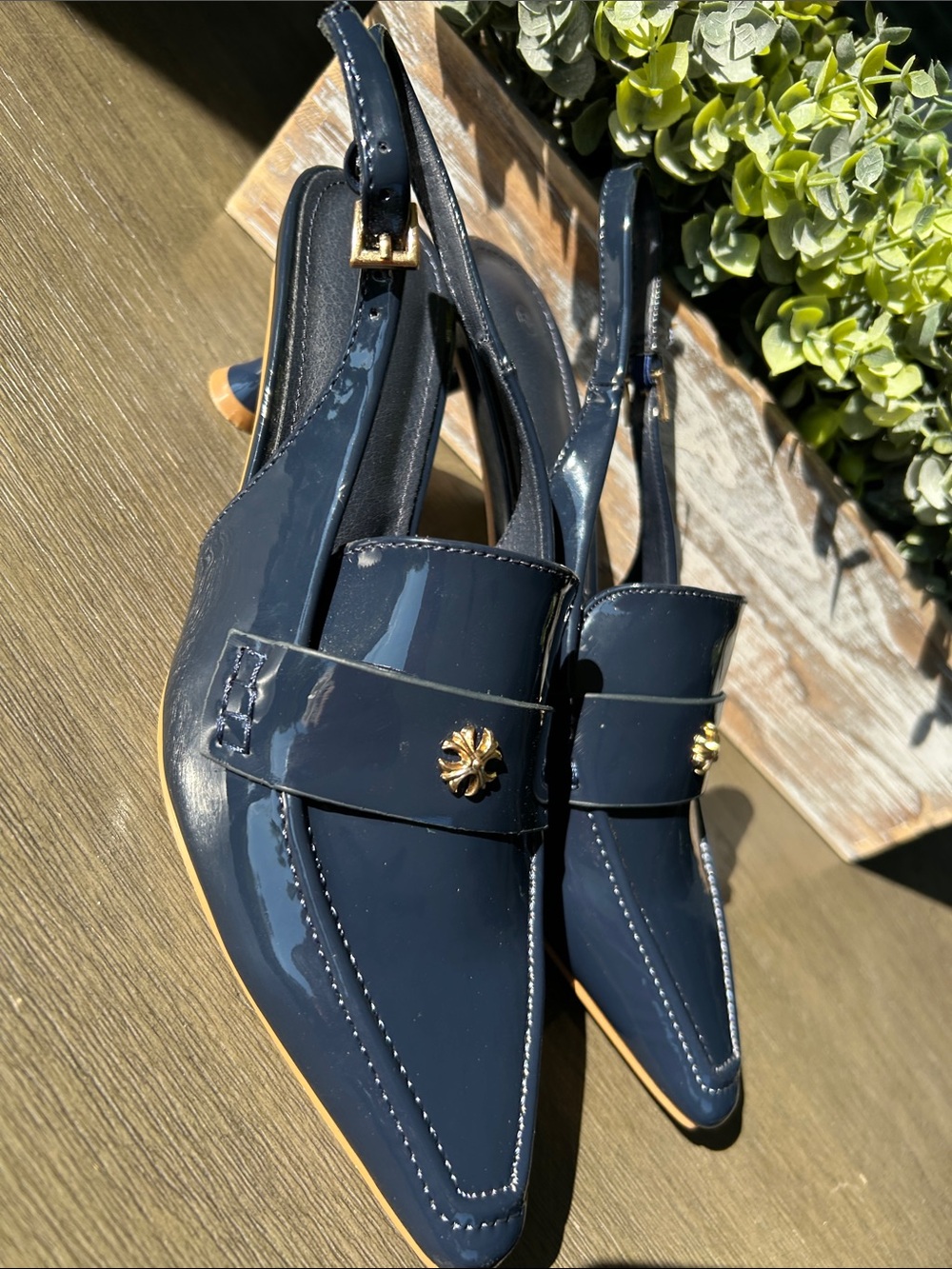Women’s Navy Patent Slingback Kitten Heel with Decorative Gold Accent. Size 6.5 - Picture 11 of 13